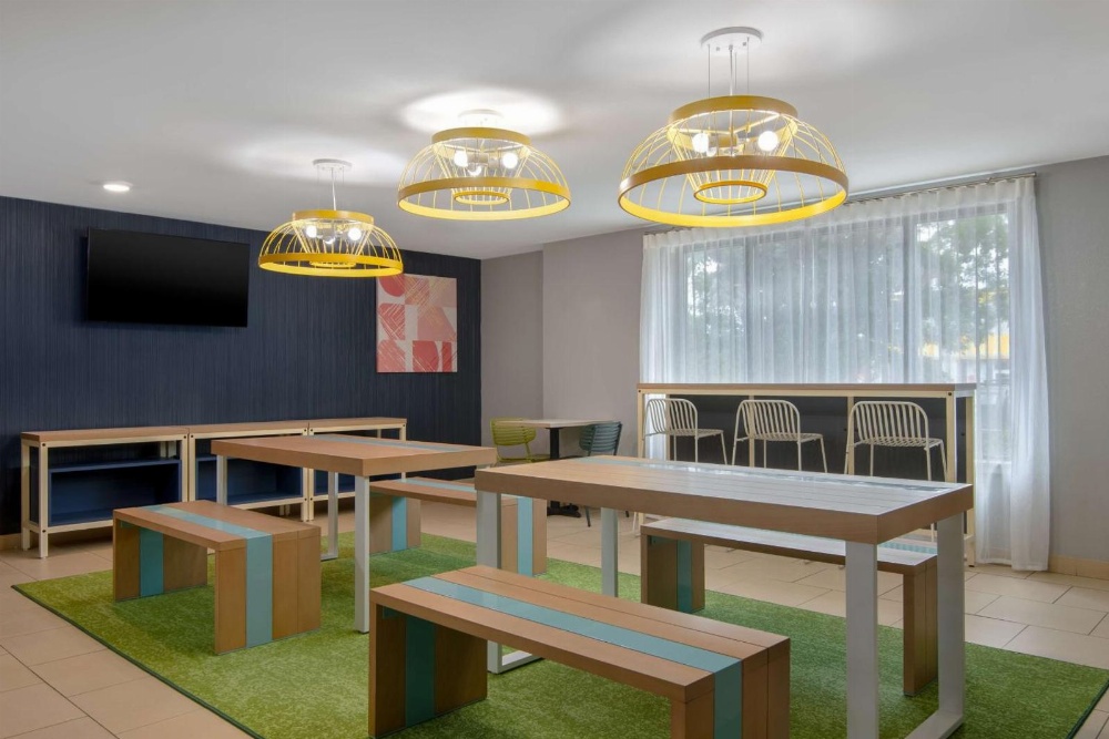 Sleep Inn & Suites East Chase