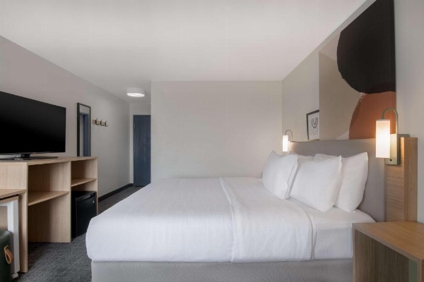 Sleep Inn & Suites East Chase image 18