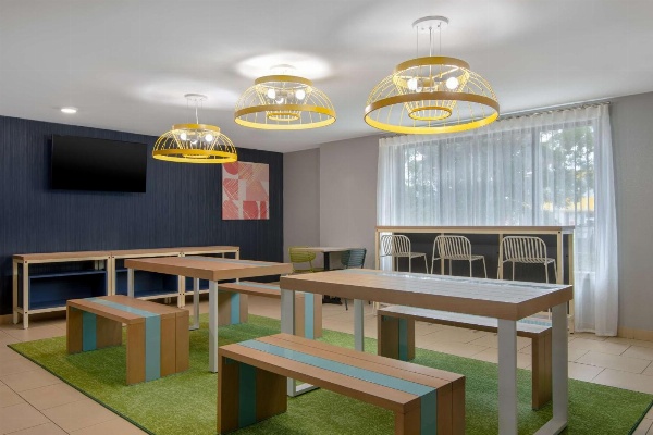 Sleep Inn & Suites East Chase image 4